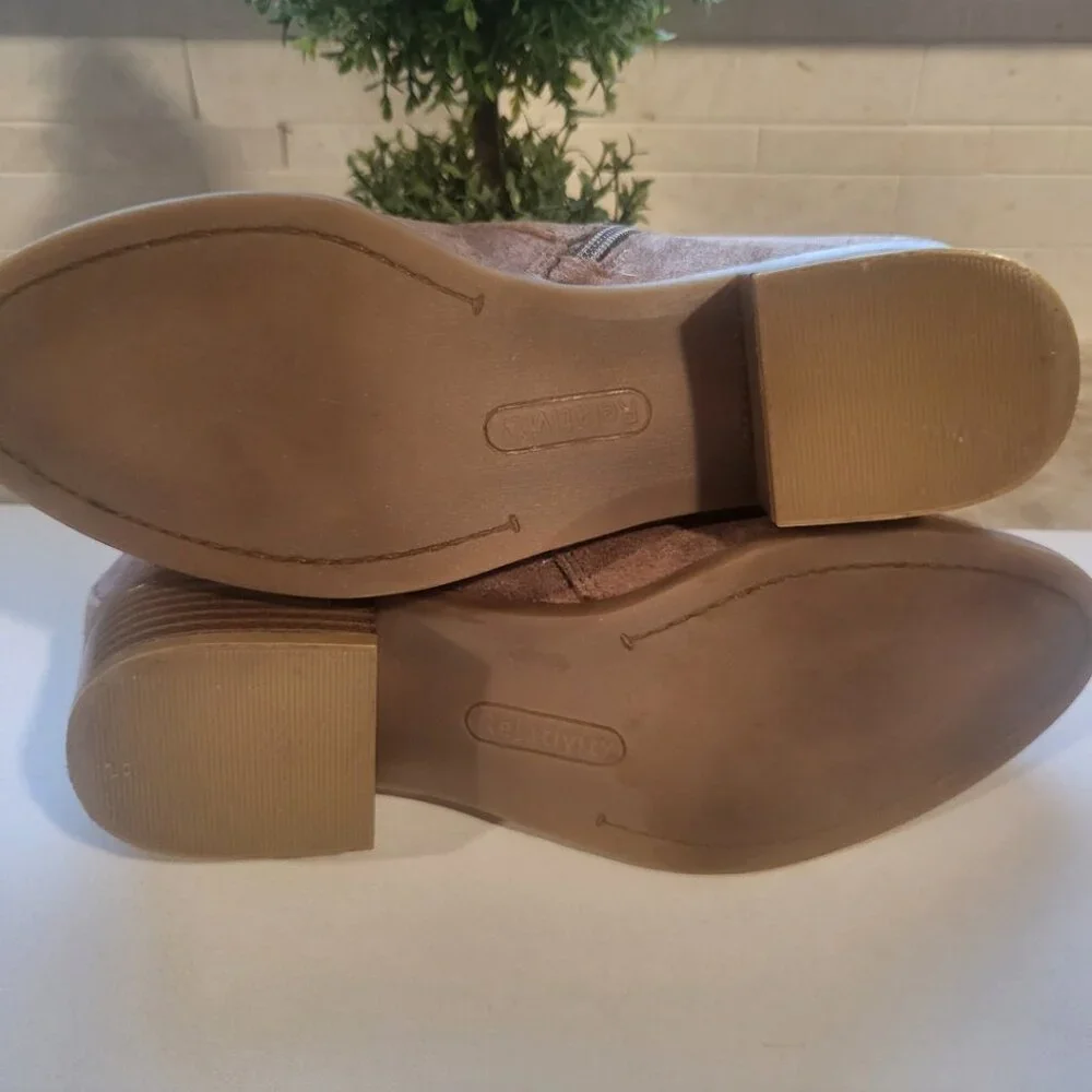 Relativity booties size 8 Pre-owned - Picture 5 of 7